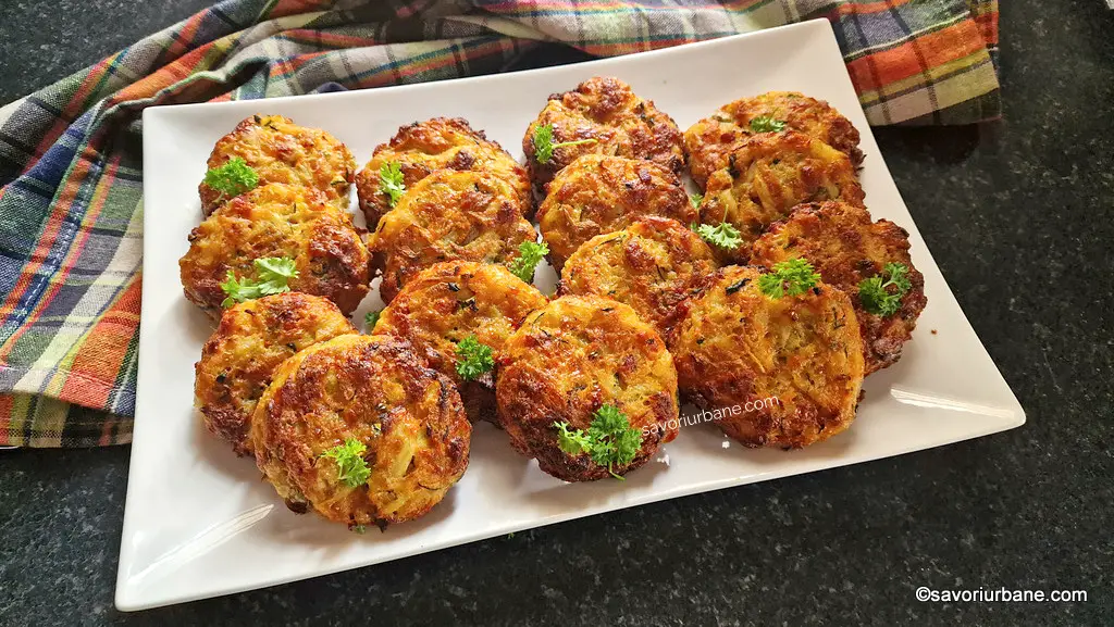 Chiftele de legume cu dovlecei, cartofi și cașcaval – la cuptor sau la air fryer